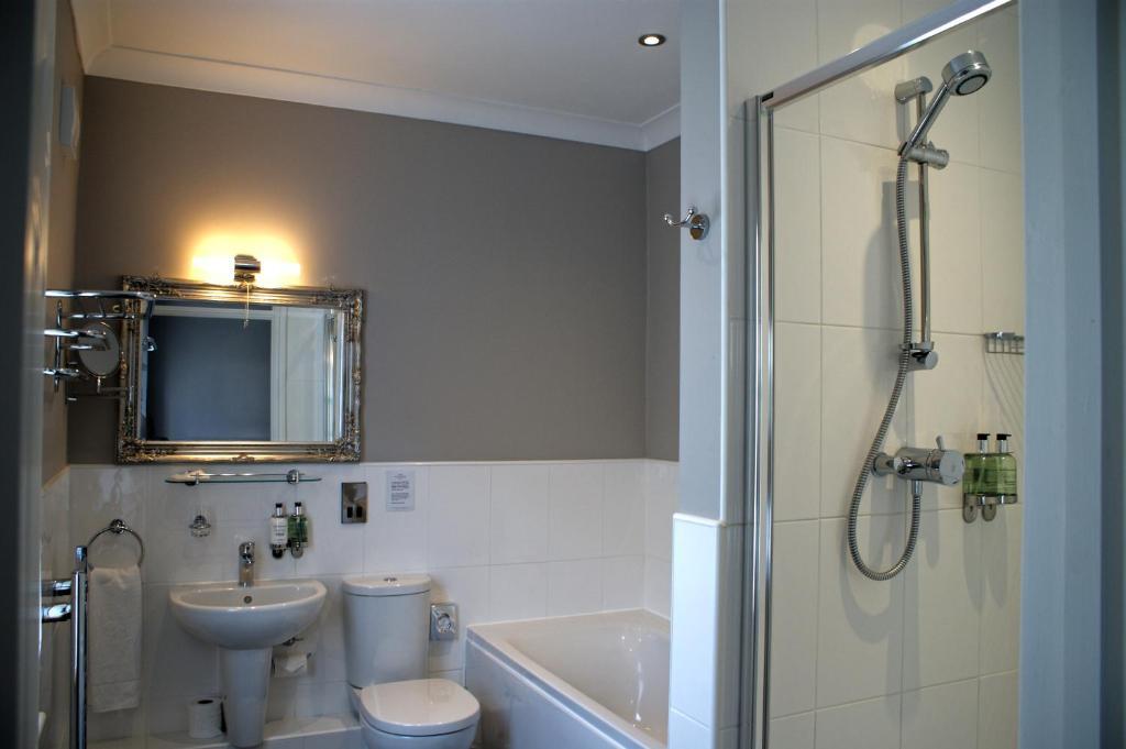 The Wyastone Hotel Cheltenham Habitación foto