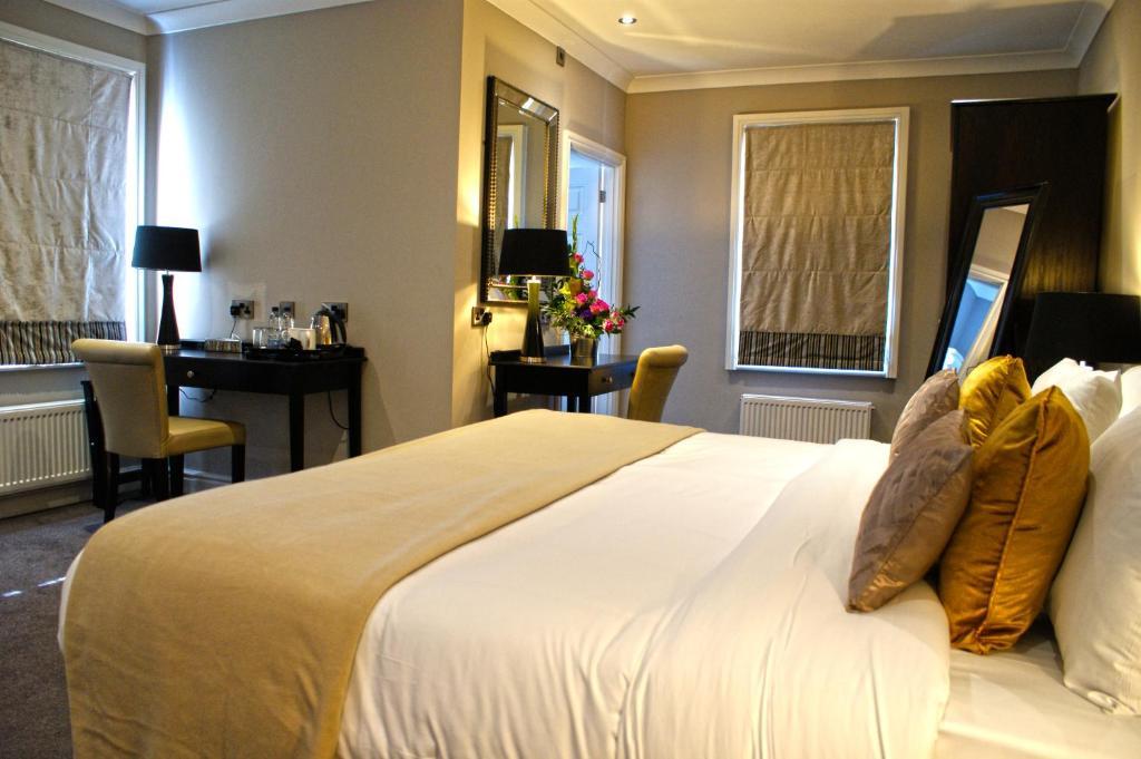 The Wyastone Hotel Cheltenham Habitación foto
